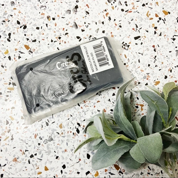 Circus by Sam Edelman Black Wristlet Wallet Vegan Pebble Leather Chic Versatile - Picture 2 of 7